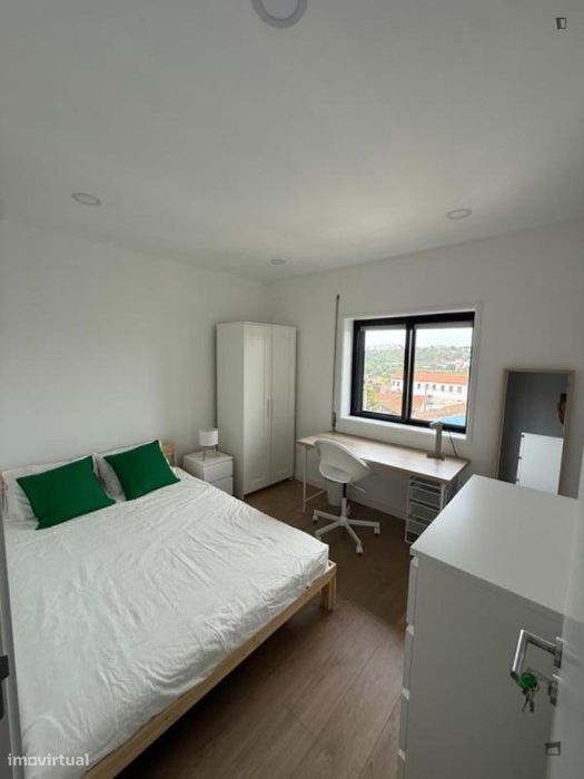 Quarto - localizado em Rio Tinto Porto