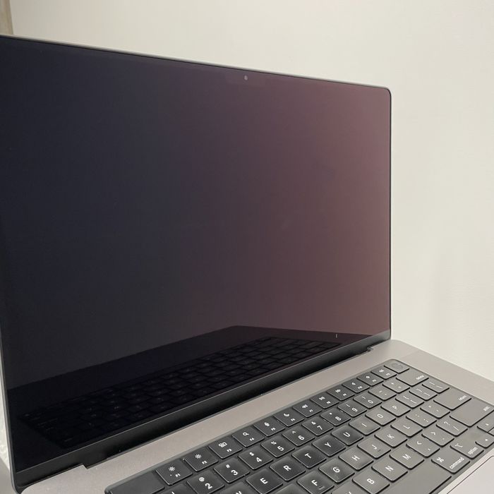 Екран на MacBook Pro 16 2021
