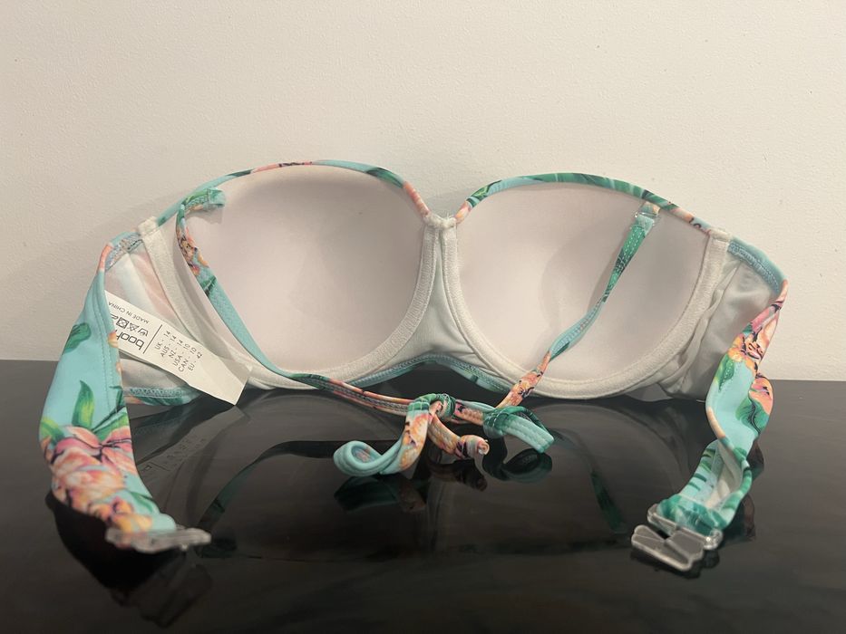 Parte de cima Bikini Boohoo verde água com flores