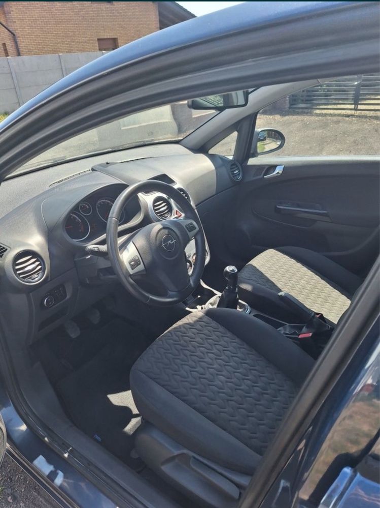 Opel Corsa 1,4 benzyna 87 KM, klimatyzacja tempomat polskie tablice