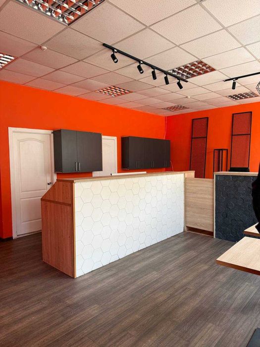 Сдам помещение 60 кв. м  по красной линии, мкрн. Солнечный 7г.