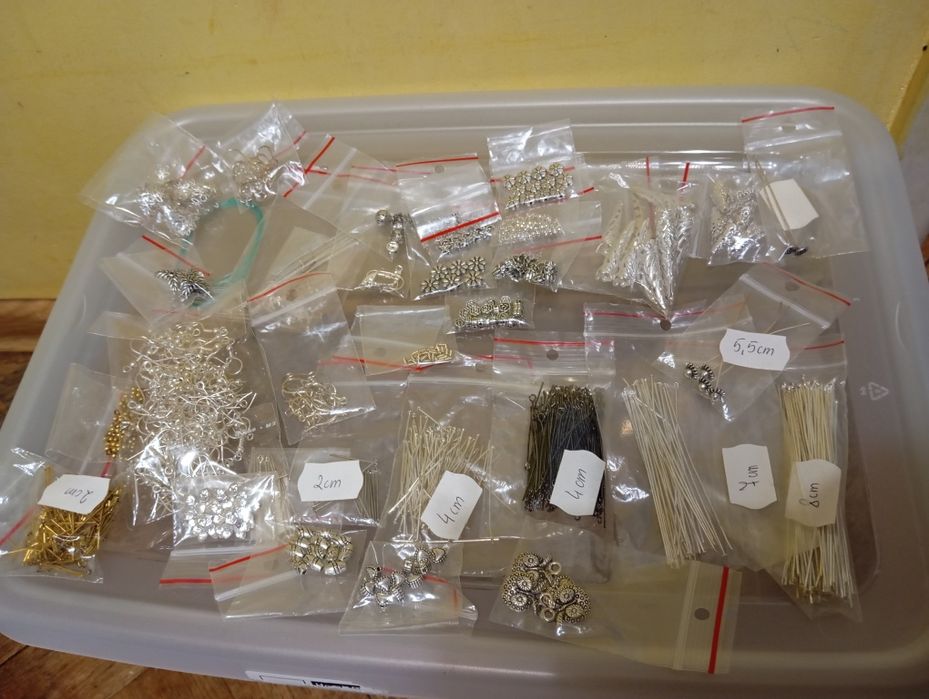 Zestaw do robienia kolczyków, biżuterii.