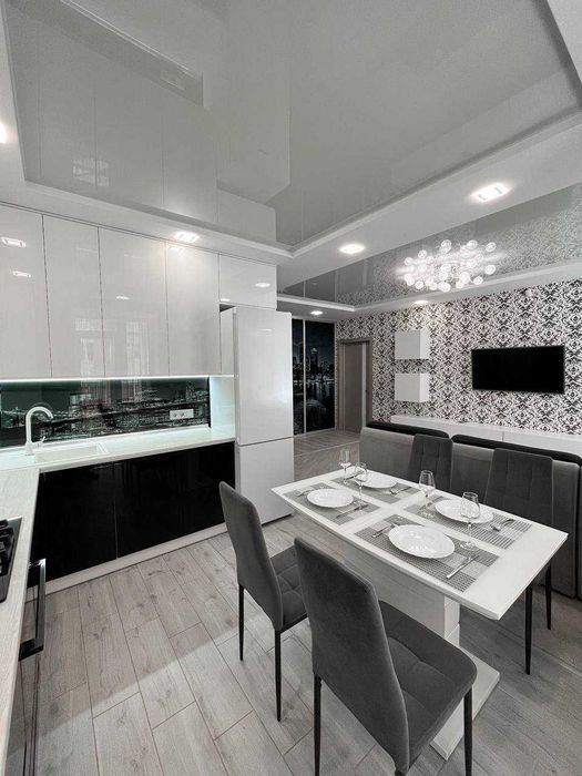 Апартаменти Люкс 2-кімнатні у Центрі - Мережа HELEN