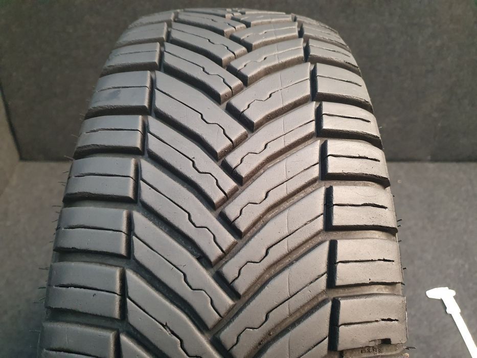 Michelin agilis crossclimate 225/55/17C rok 2020 8mm. Opona pojedyncza