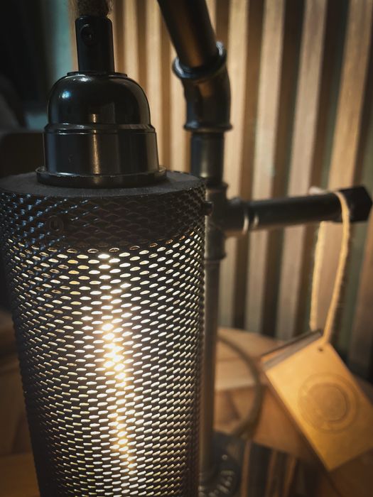 Lampka loft z wieszakiem na sluchawki