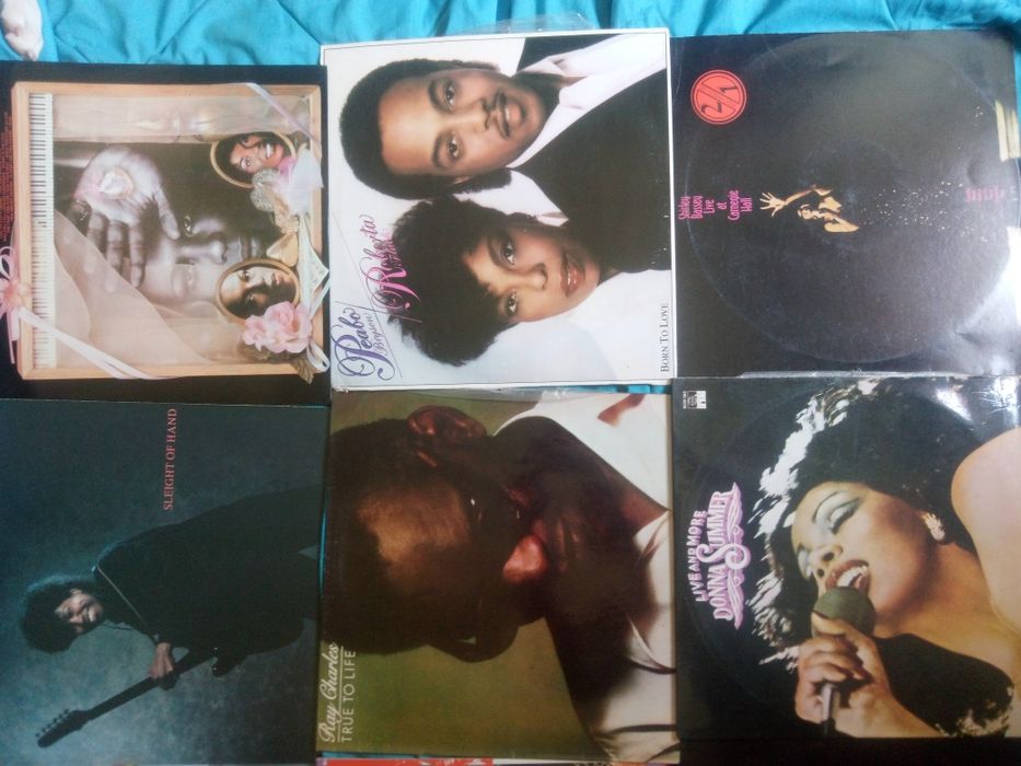 12 discos incluindo Donna summer