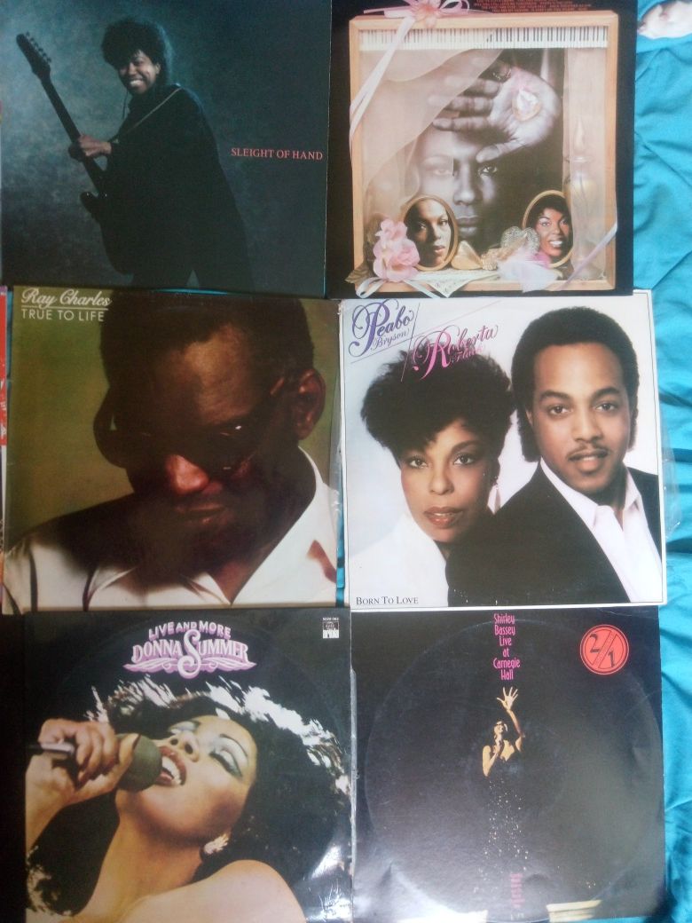 12 discos incluindo Donna summer