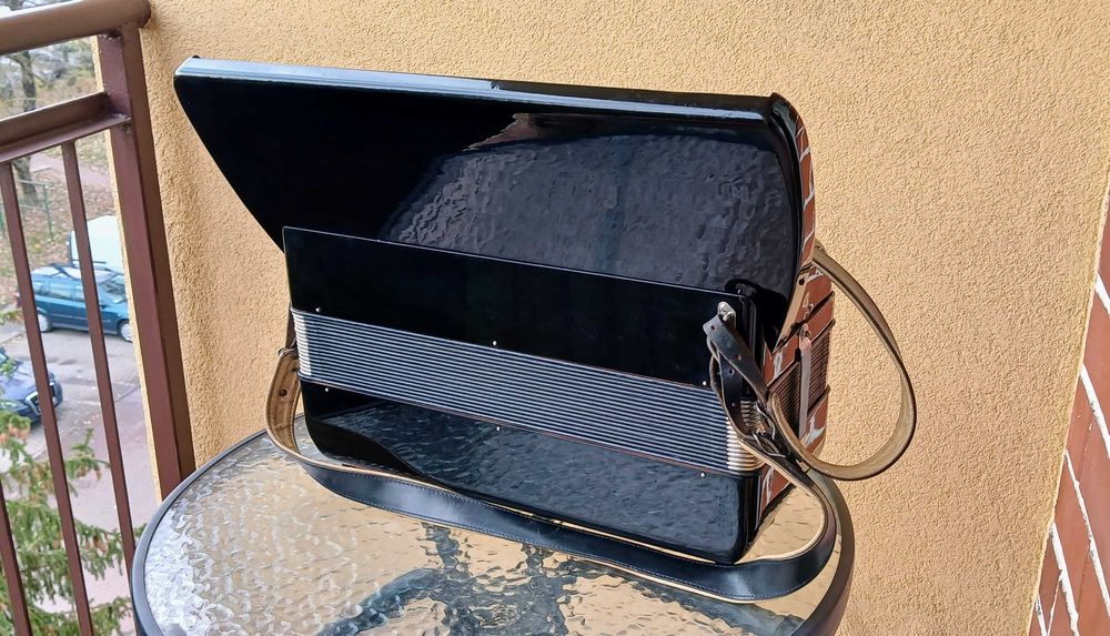 Akordeon HOHNER TANGO IIM 96 basów