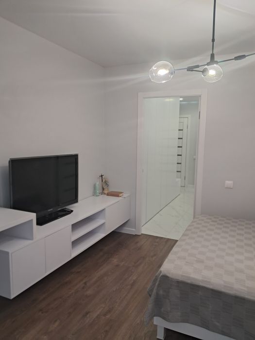 Продається  велика 1 кім.студія  р-н Новий  світсвіт