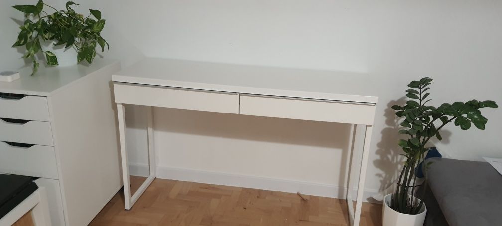 Biurko Besta burs ikea białe toaletka, manicure