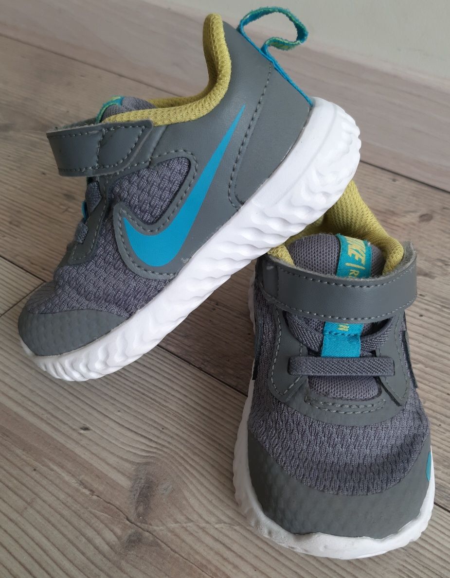 Кросівки NIKE (р.21)