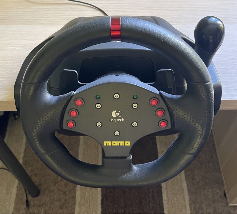 Volante MOMO Racing