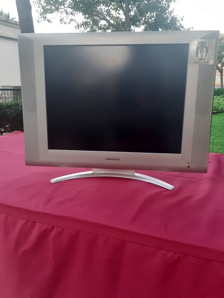 Grunding monitor e TV
