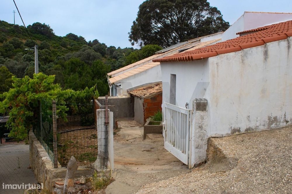 Prédio Urbano  -  Hortas do Tabual