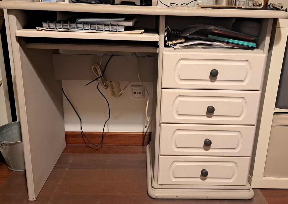 Secretária em madeira