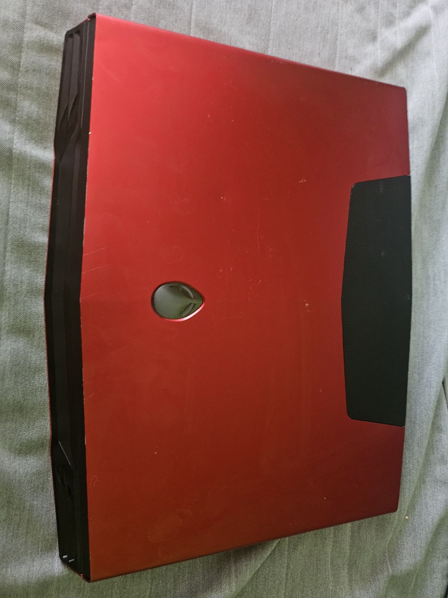 Laptop AlienWare M17X R1 Nebula red sprawny opis
