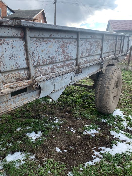 Трактор ЮМЗ 6 в робочому стані