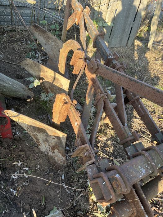 Плуг трьохкорпусний навісний 25см корпус