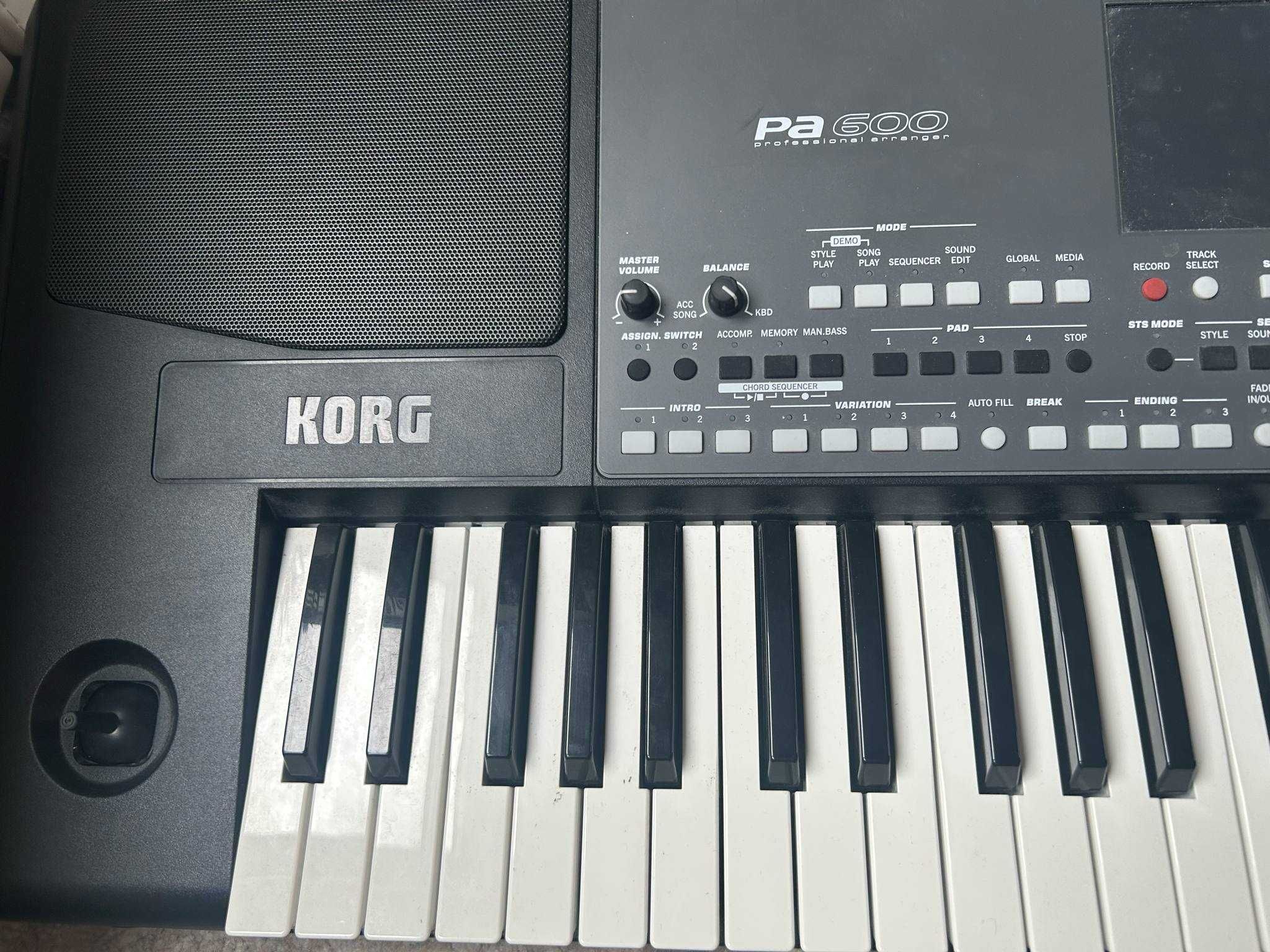 sprzedam korg pa 600