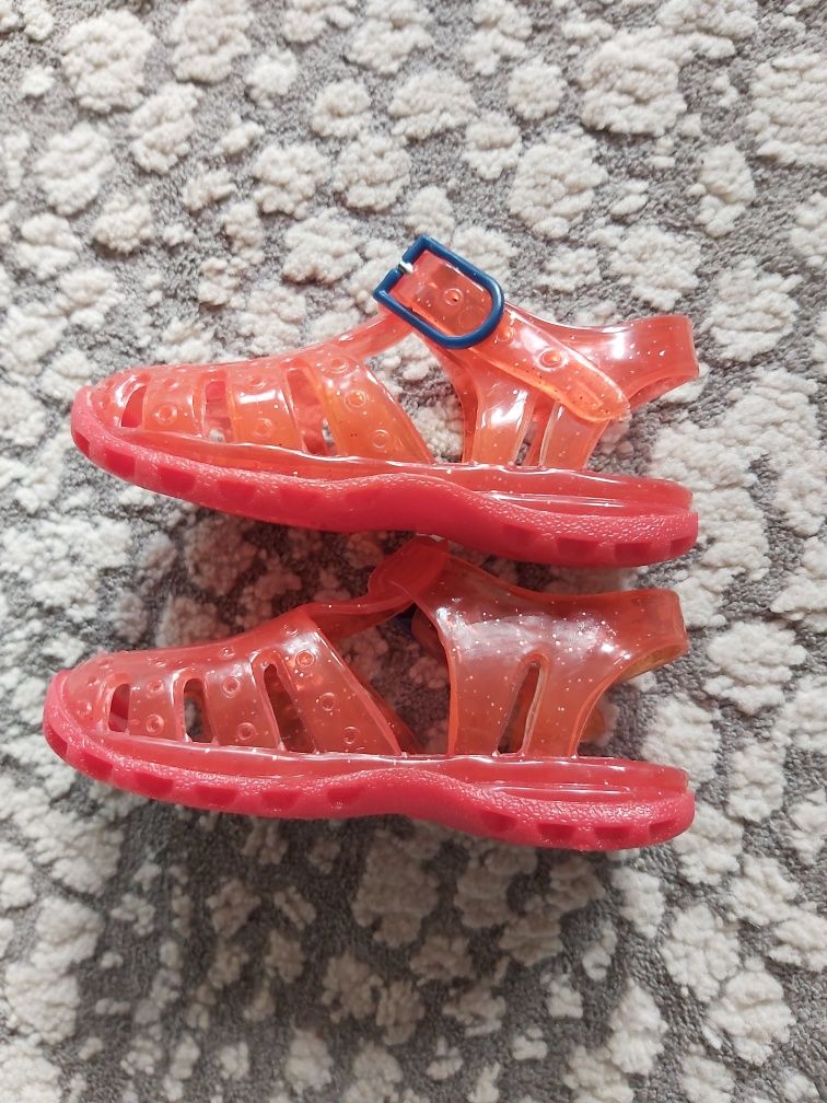 Next 17 6 12 mcy piękne gumowe czerwone sandałki dziewczęce crocsy