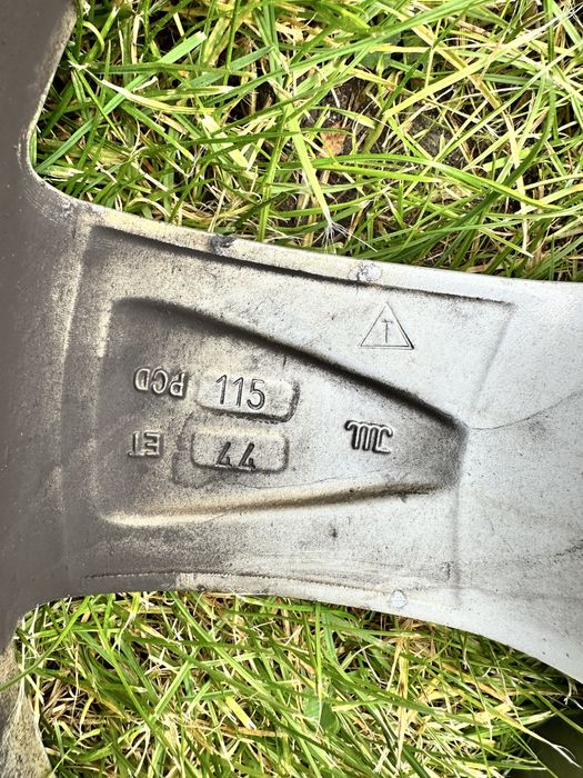 Opony zimowe r17 na felgach aluminiowych