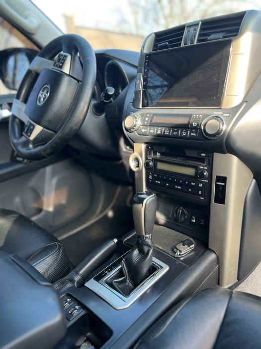 Продам машину Toyota land cruiser 150