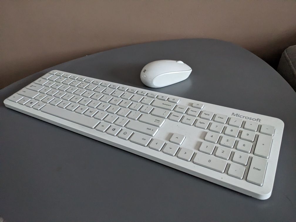Zestaw Microsoft Bluetooth Desktop biały