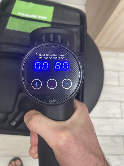 Масажний пістолет