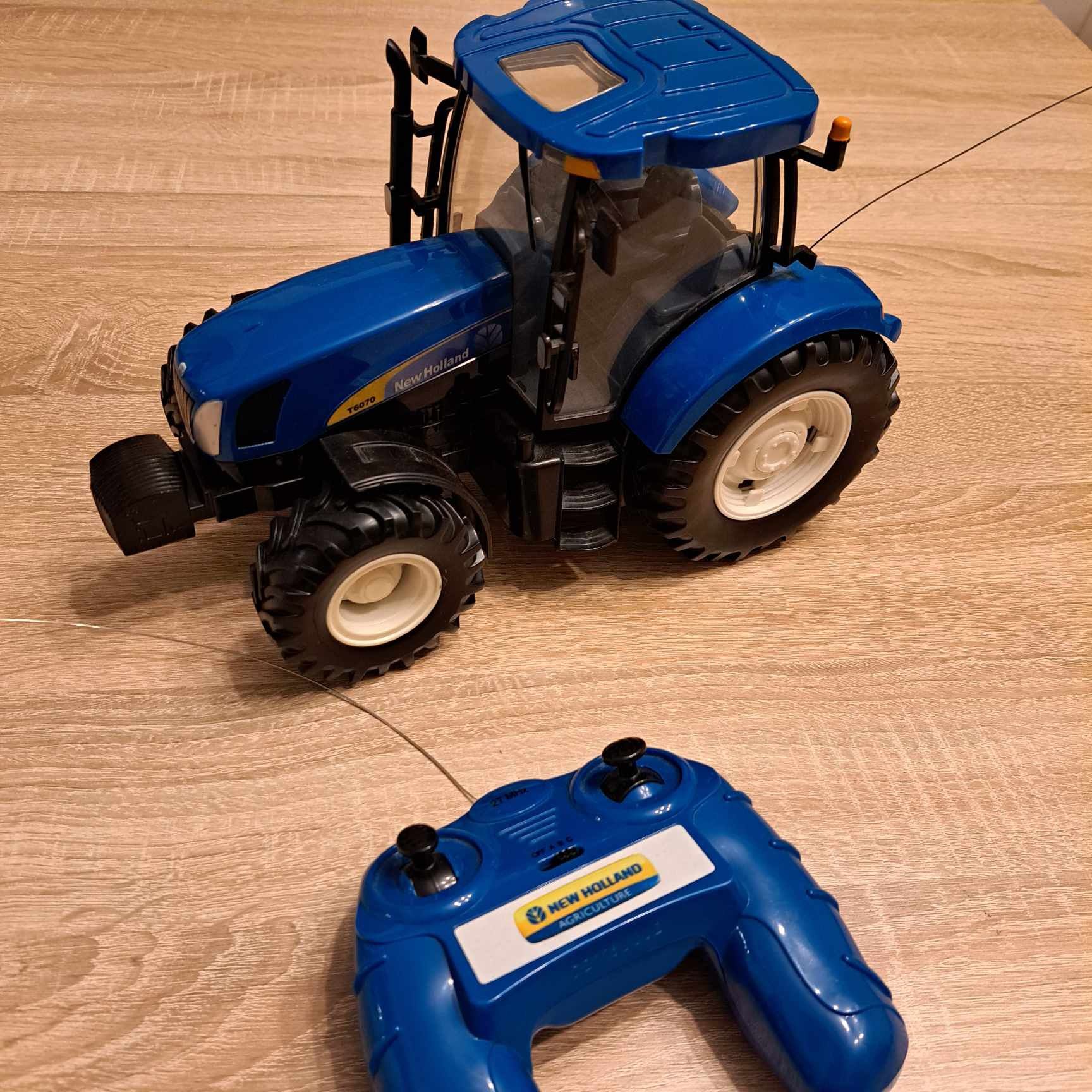 New Holland  T6070  bruder na pilot