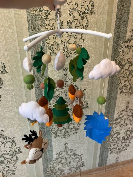 Дитячий мобіль для кроватки