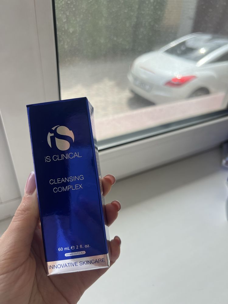 Продукція is clinical, spf 50, serum