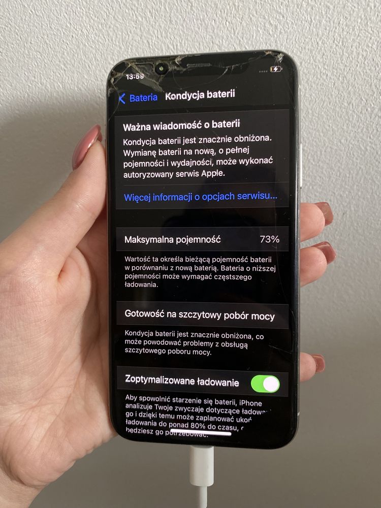 iPhone X z uszkodzonym ekranem