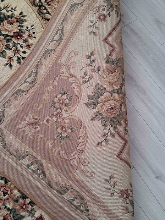 Продам килим у гарному стані