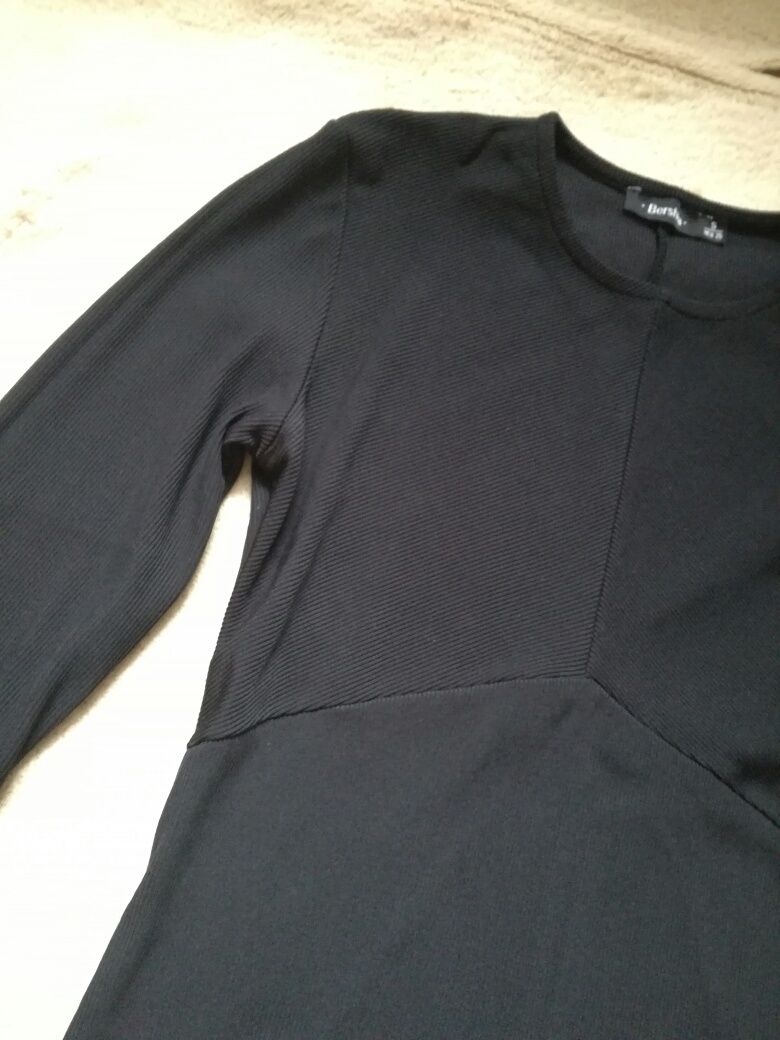 Czarna sukienka mini Bershka obcisła, rozmiar S
