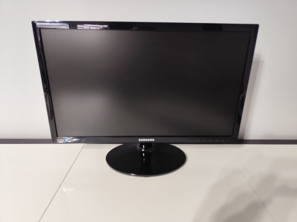 Monitor Samsung Sync Master SA300 22 całe Jak Nowy