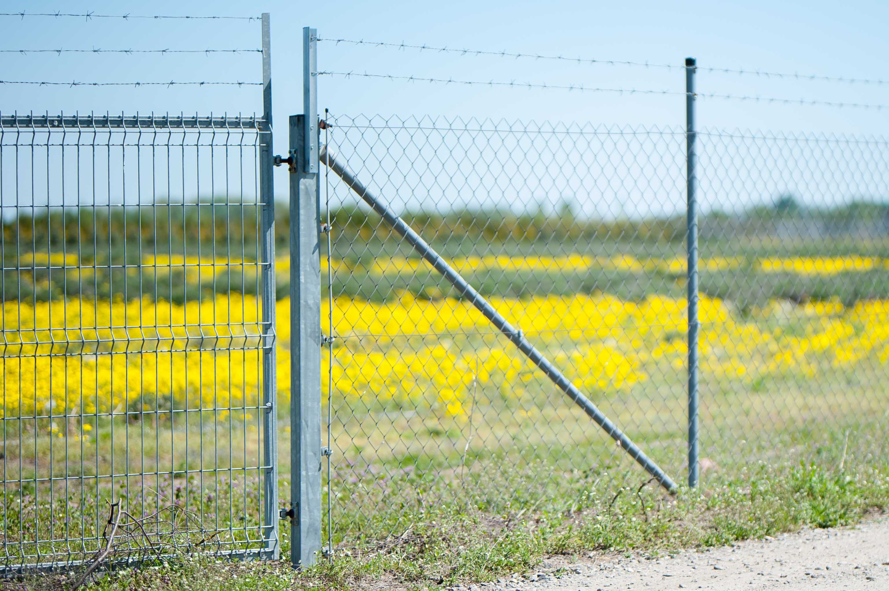 Ogrodzenie kompletne z siatki, siatka ogrodzeniowa