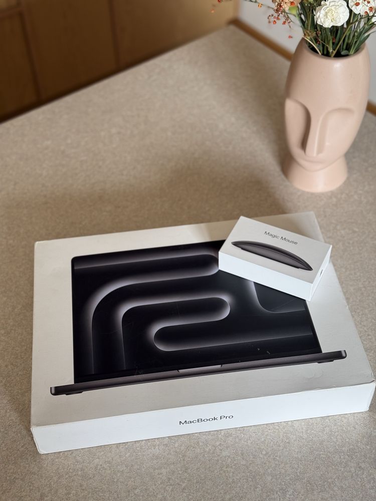 MacBook Pro 16” M3 Pro 18 GB RAM 512GB Gwiezdna Czerń + Magic Mouse 2