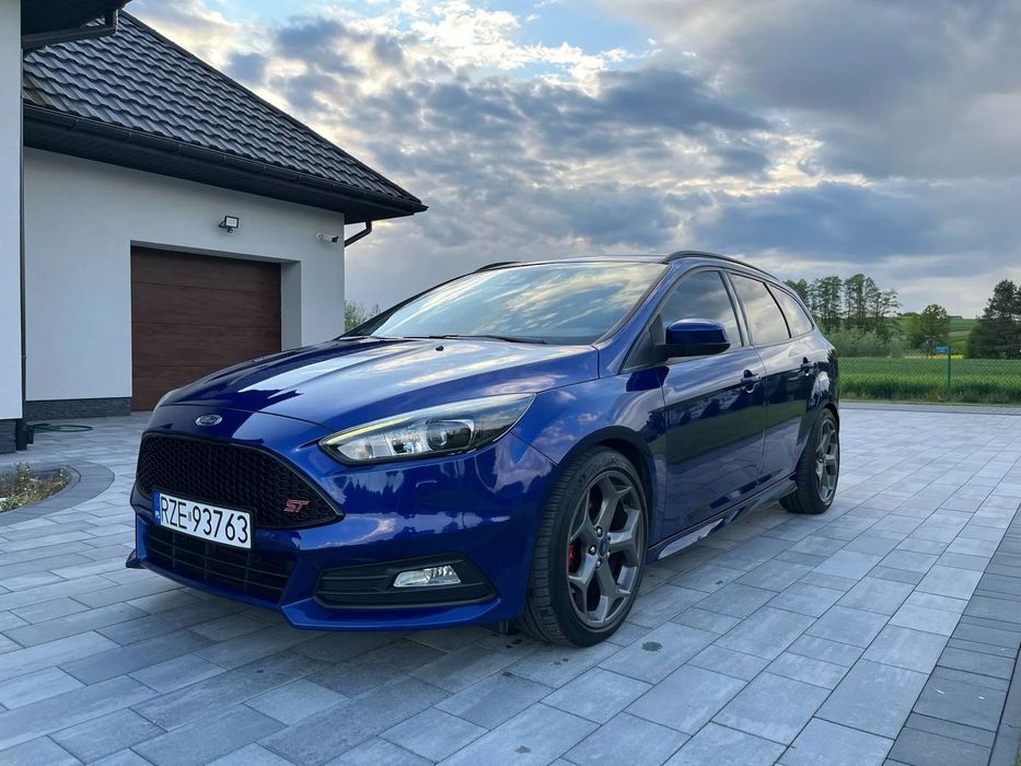 Ford Focus Zadbany, Doposażony