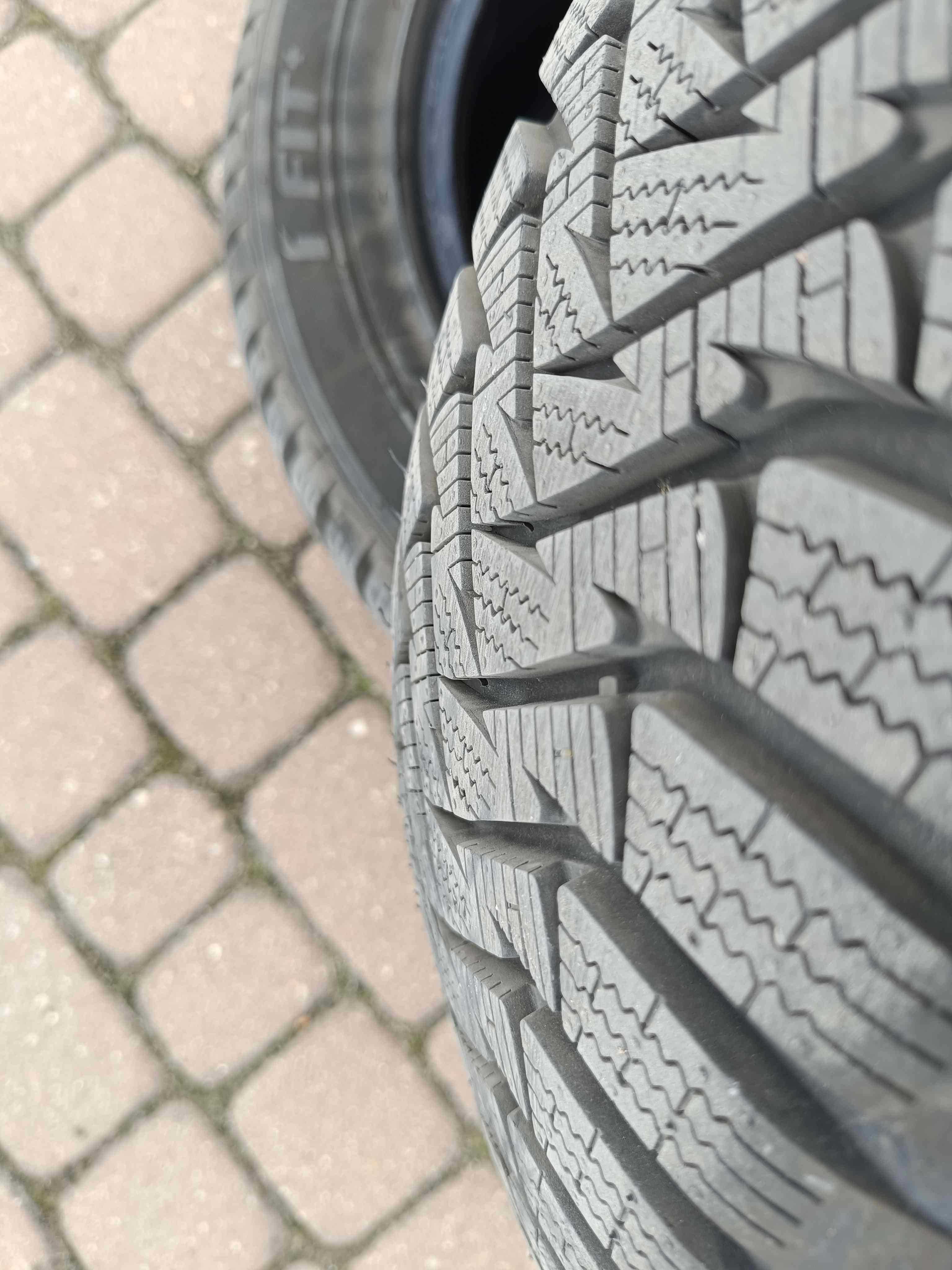 Opony zimowe 205/55 R16 z 2024 roku - jak nowe.