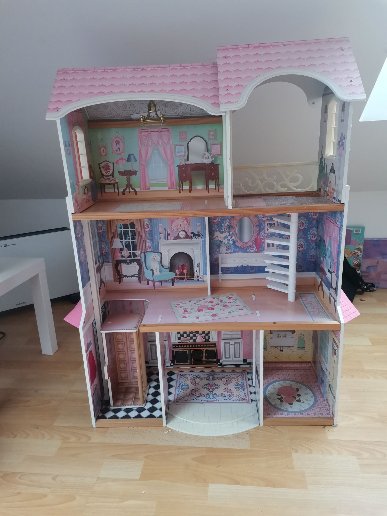Domek dla lalek duży z windą dla Barbie