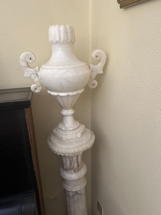 Candeeiro de pé de marmore