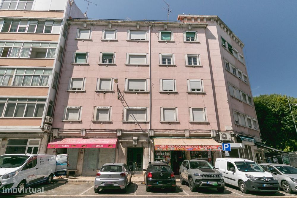 Apartamento T2 | Praça Paiva Couceiro | 83 M² | Remodelação