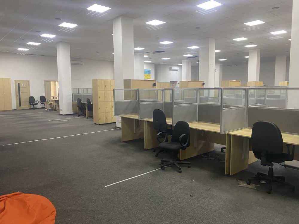 Сдам офисное помещение300м.кв. 2этаж, Центральный рынок 150гр.м.кв
