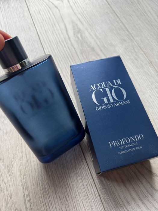 Pusta butelka z pudełkiem Acqua di Gio Profondo