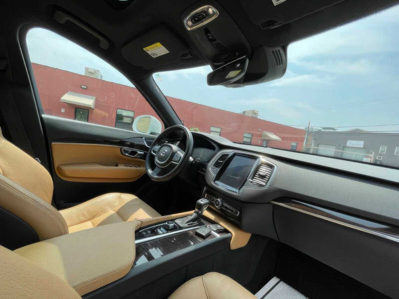 2019 Volvo XC90 T6 Momentum