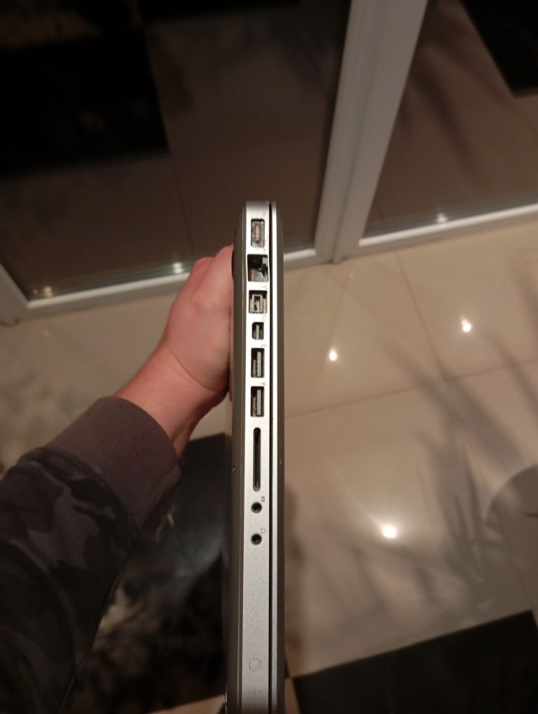 Macbook 2010   8  /  256 intel core I5  диагональ 15 дюймов