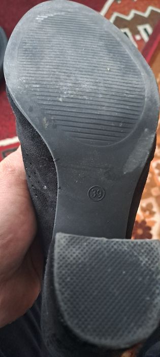 Жіночі замшеві босоніжки.