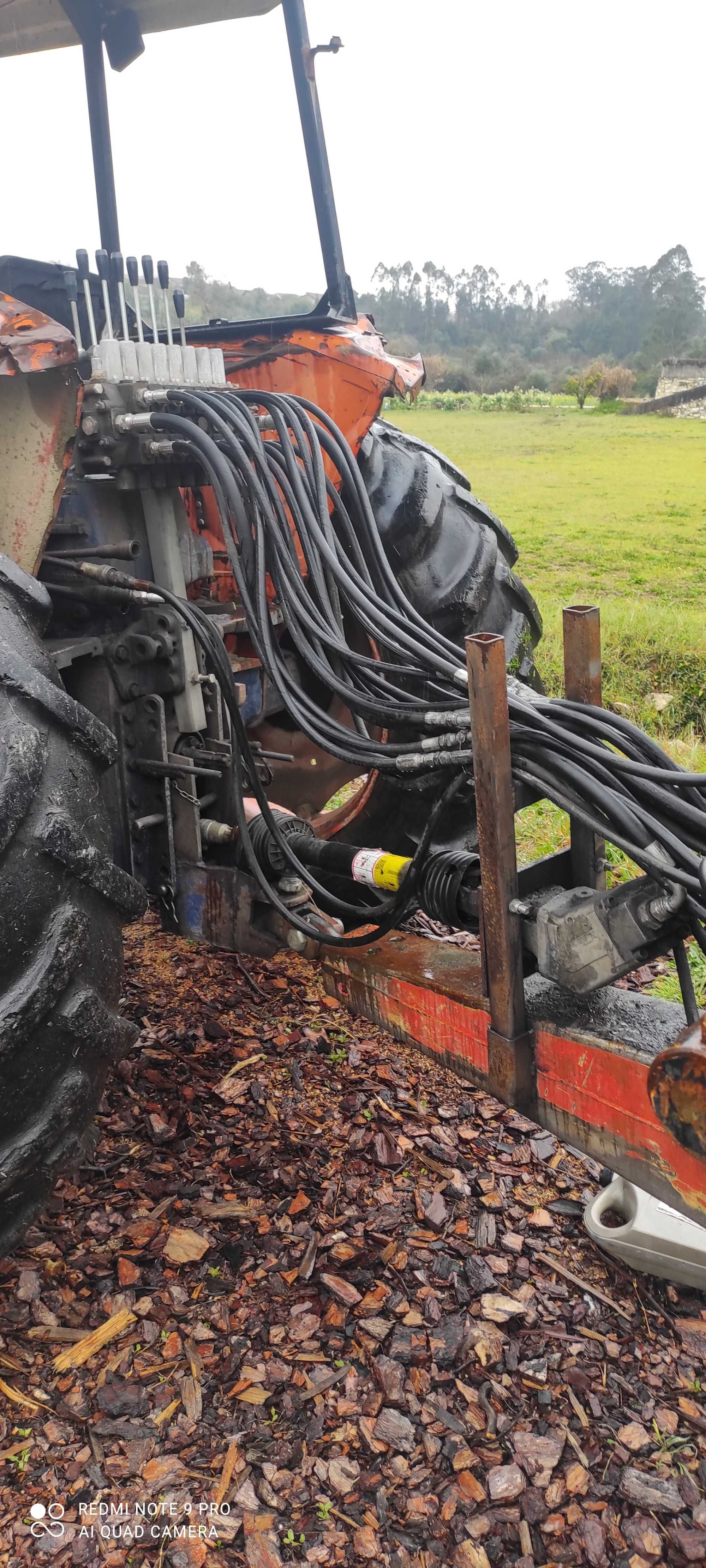 Reboque florestal com grua de 7.5m