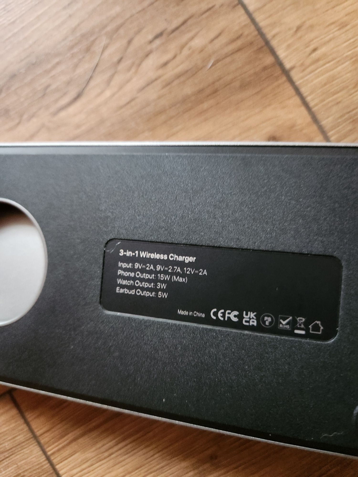 QTLier Stacja Ładowania 3w1 iPhone Apple Watch AirPods Bezprzewodowa