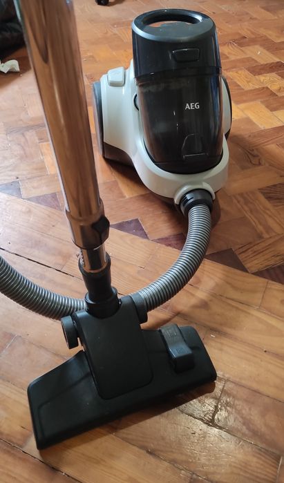 Aspirador sem Saco AEG